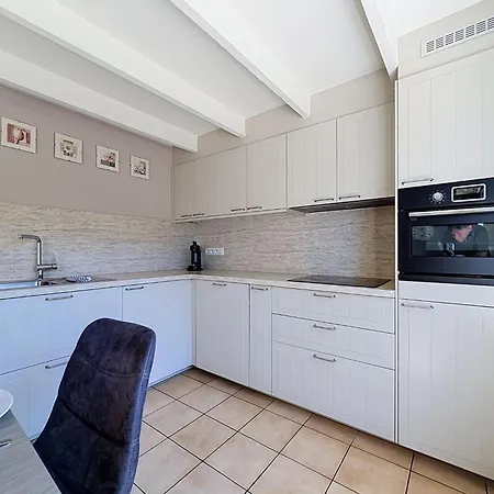 Semesterbostad Vissershuis 214 With Parking By Interhome Bredene