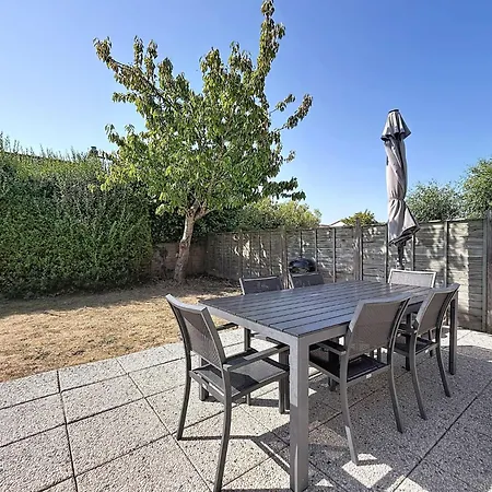 Vissershuis 214 With Parking By Interhome Semesterbostad